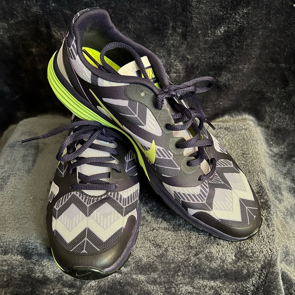 Nike Women's Dual Fusion Sneakers